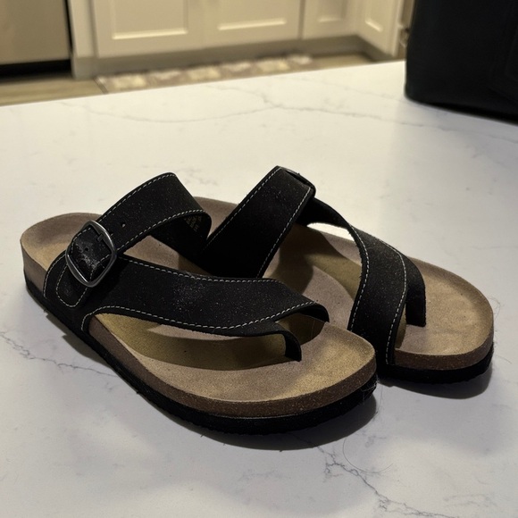 White Mountain Shoes - White Mountain Black Sandals with Buckle Worn once